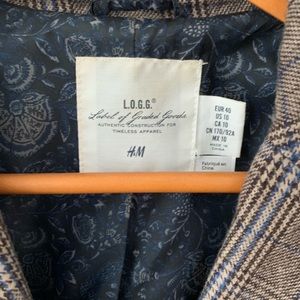 H&M Women’s tweed blazer.